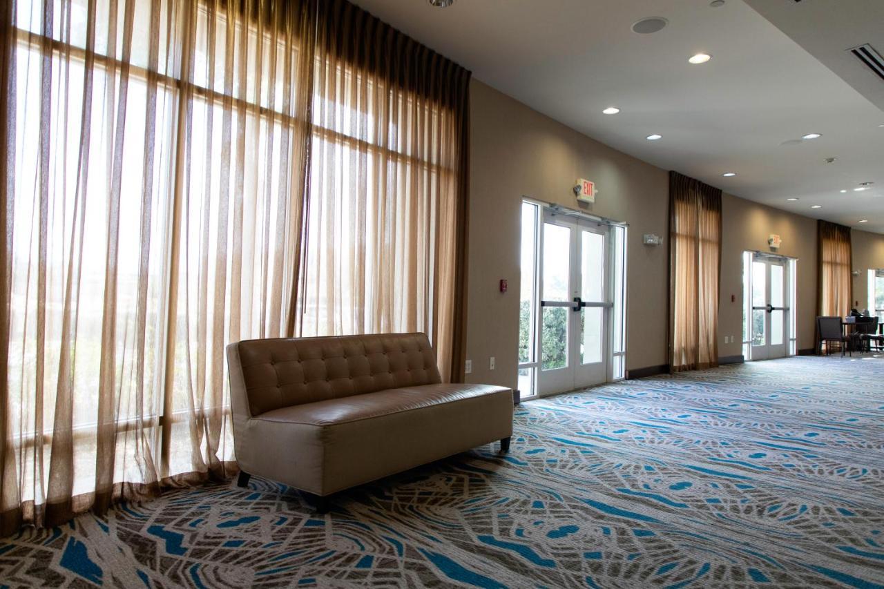 Holiday Inn Hotel & Suites Northwest San Antonio By Ihg Екстериор снимка